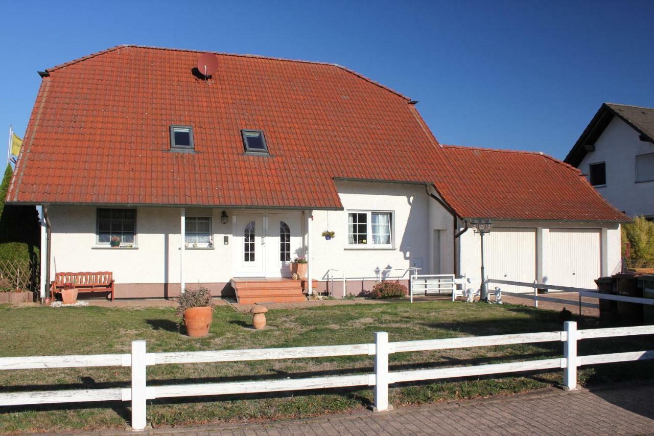 Ruhige Und Gemuetliche Ferienwohnung In Calden エクステリア 写真
